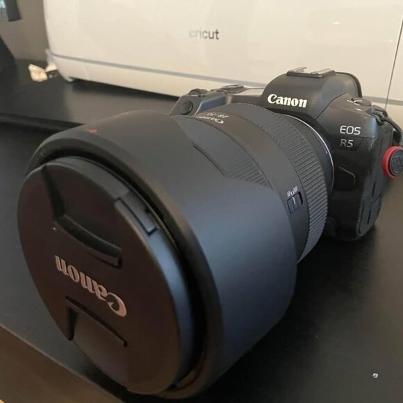 Canon EOS R5 Camera - Picture 5 of 11